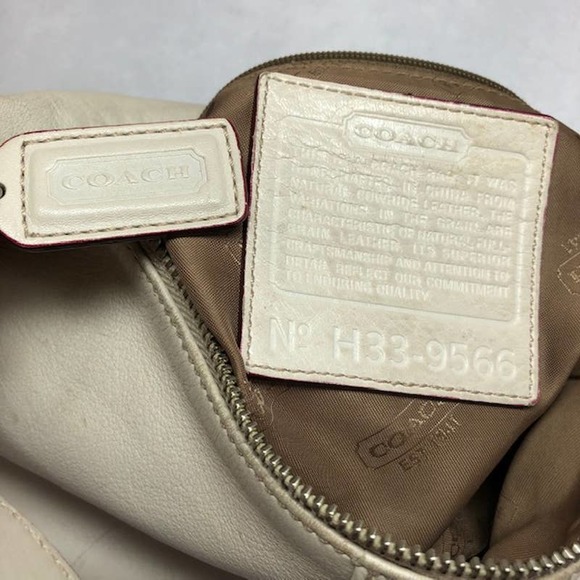 Coach purse cream with red detail - fair condition - Picture 4 of 8